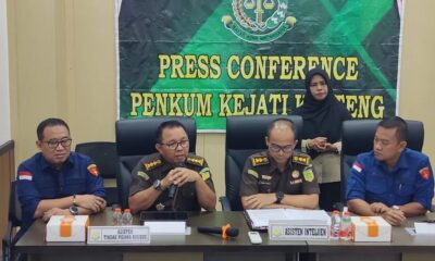 PRESS CONFERENCE : Kejati Kalteng saat memberikan keterangan pers terkait perkembangan penyidikan dugaan korupsi pengadaan internet senilai Rp2,4 miliar di Kabupaten Seruyan, Kamis (4/9/2025).