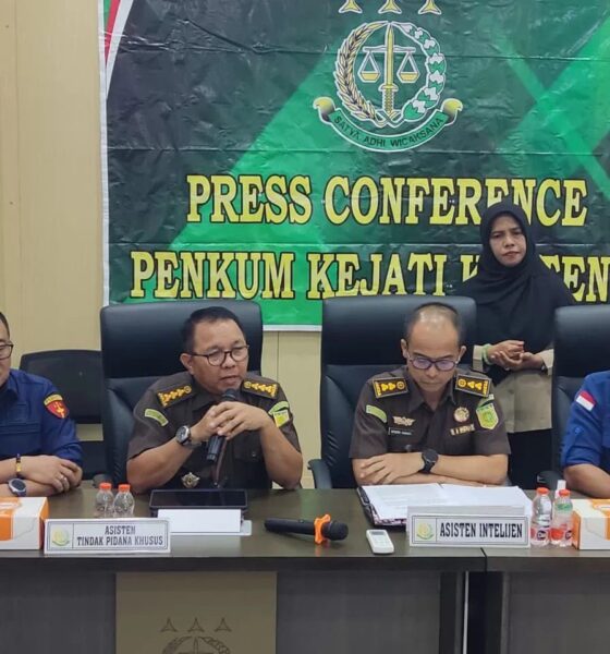 PRESS CONFERENCE : Kejati Kalteng saat memberikan keterangan pers terkait perkembangan penyidikan dugaan korupsi pengadaan internet senilai Rp2,4 miliar di Kabupaten Seruyan, Kamis (4/9/2025).